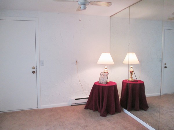 140 Swanson Road, Unit 424 Boxborough, MA 01719 - Photo 4 of 18 a living room with furniture and a lamp