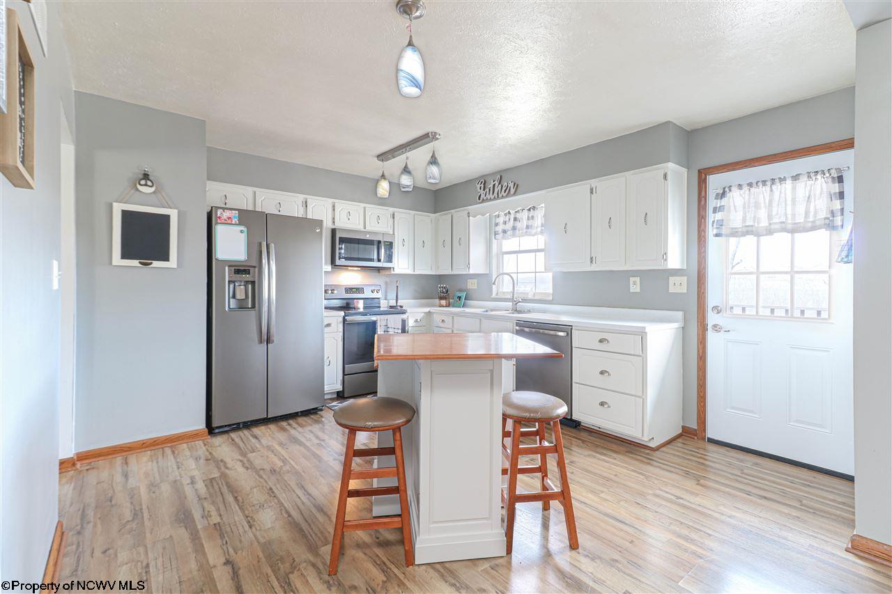 239 Ridgeway Drive Bridgeport, WV 26330 - Photo 4 of 19 Gallery Image 4