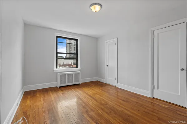 $4,195 | 240 Martine Avenue, Unit 4G, White Plains, NY 10601