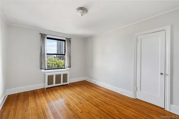 $4,200 | 240 Martine Avenue, Unit 4G, White Plains, NY 10601