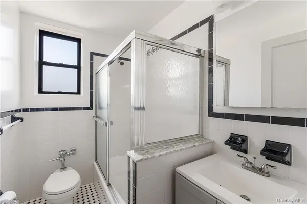 $4,200 | 240 Martine Avenue, Unit 4G, White Plains, NY 10601