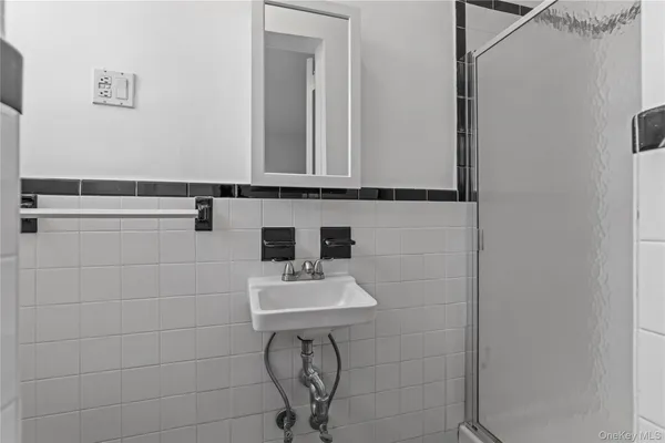 $4,195 | 240 Martine Avenue, Unit 4G, White Plains, NY 10601