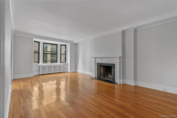$4,195 | 240 Martine Avenue, Unit 4G, White Plains, NY 10601