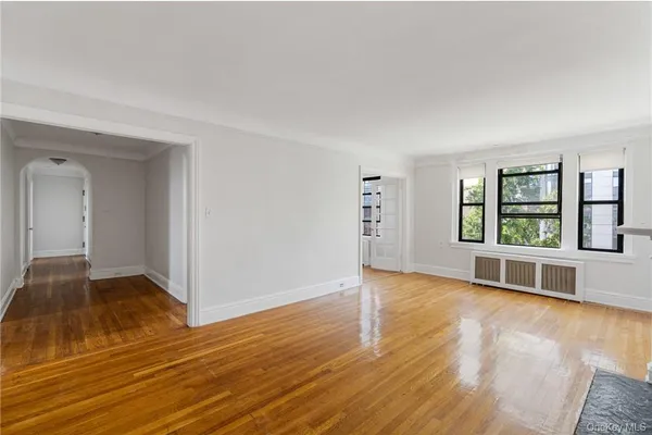 $4,200 | 240 Martine Avenue, Unit 4G, White Plains, NY 10601