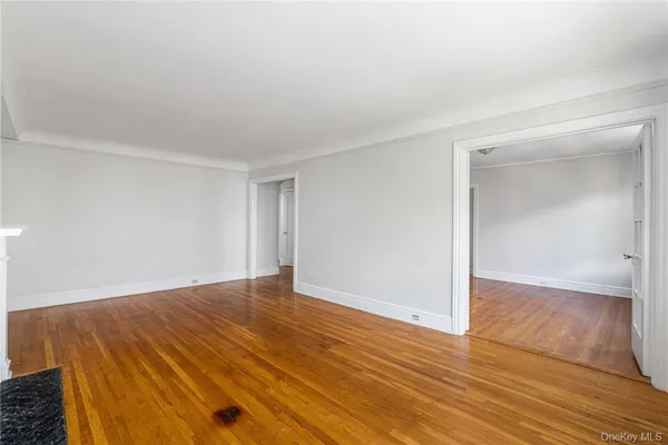 $4,200 | 240 Martine Avenue, Unit 4G, White Plains, NY 10601