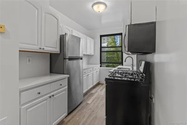 $4,195 | 240 Martine Avenue, Unit 4G, White Plains, NY 10601