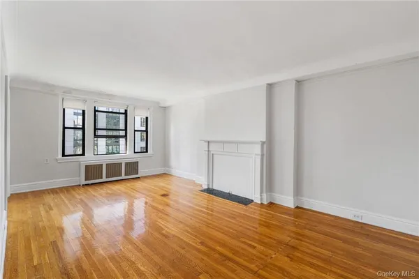 $4,200 | 240 Martine Avenue, Unit 4G, White Plains, NY 10601