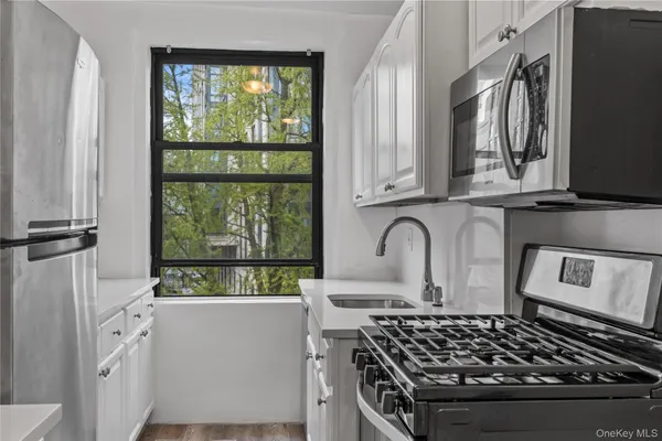 $4,195 | 240 Martine Avenue, Unit 4G, White Plains, NY 10601