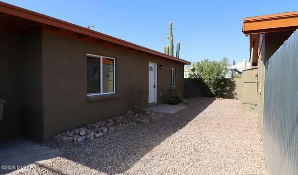 $1,550 | 202 West Laguna Street, Tucson, AZ 85705