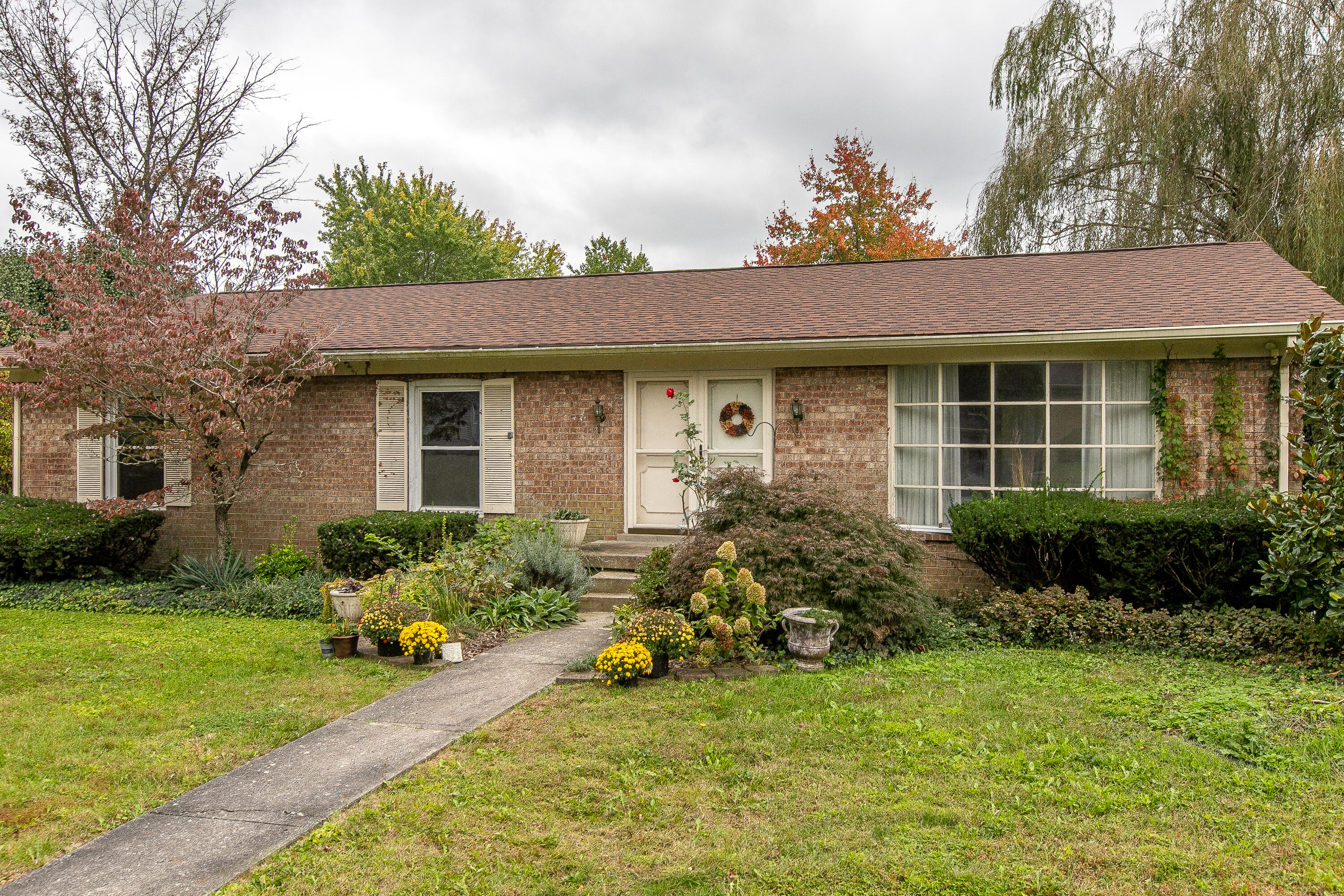 3381 Pepperhill Road Lexington, KY 40502 - Photo 1 of 55 1-3