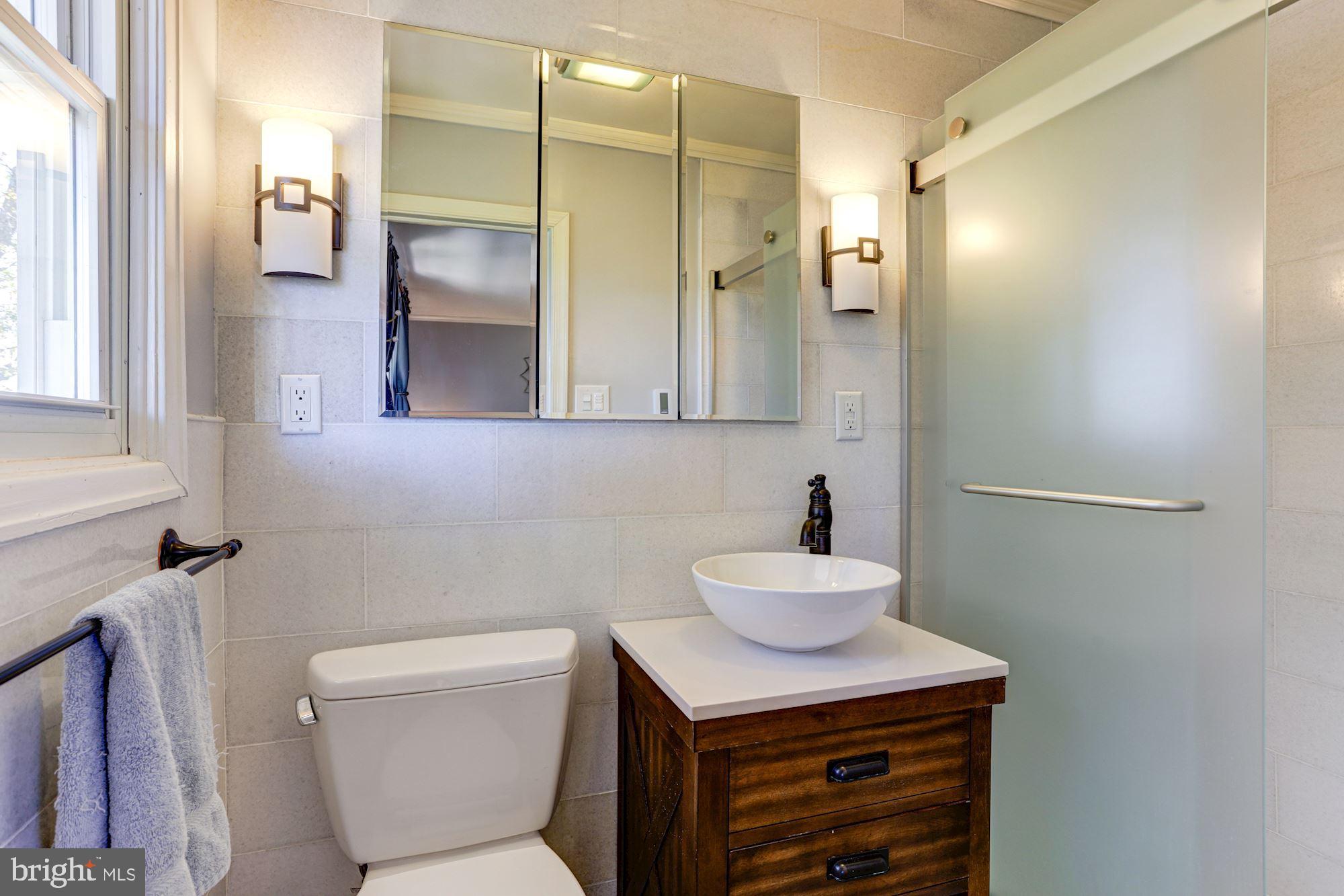 1801 Reuter Road Lutherville-Timonium, MD 21093 - Photo 17 of 36 Primary Bedroom Suite Bath