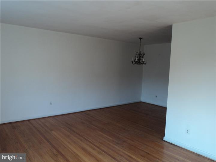 1600 Fox Chase Road Philadelphia, PA 19152 - Photo 2 of 7 Living Room