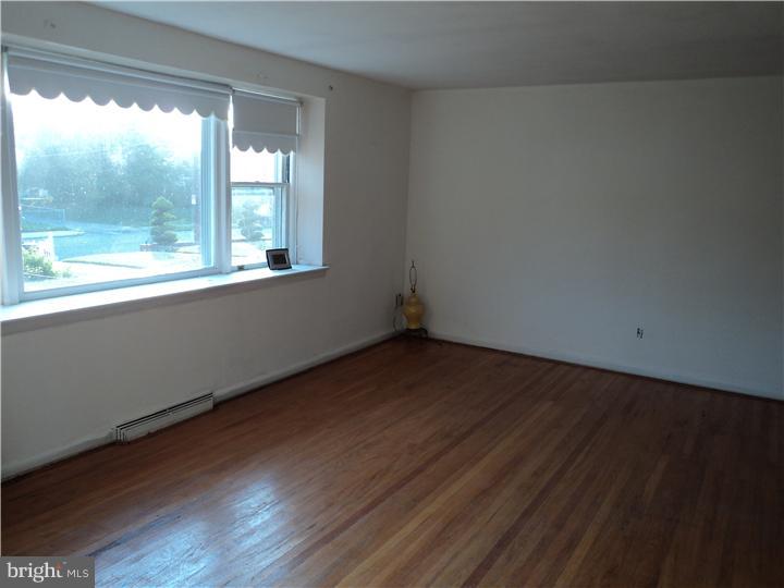 1600 Fox Chase Road Philadelphia, PA 19152 - Photo 3 of 7 Living Room