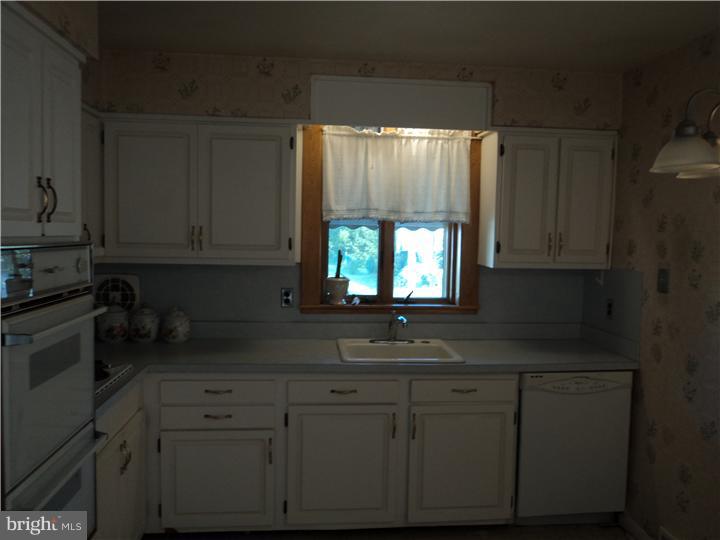 1600 Fox Chase Road Philadelphia, PA 19152 - Photo 4 of 7 Kitchen