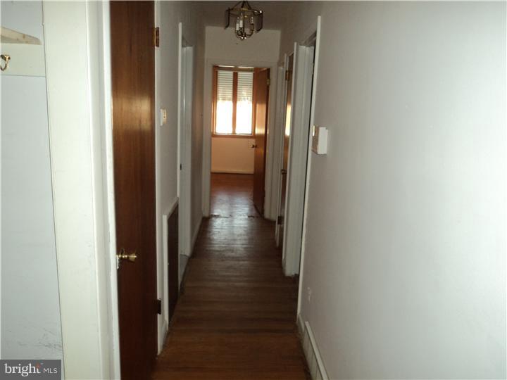 1600 Fox Chase Road Philadelphia, PA 19152 - Photo 5 of 7 Hallway