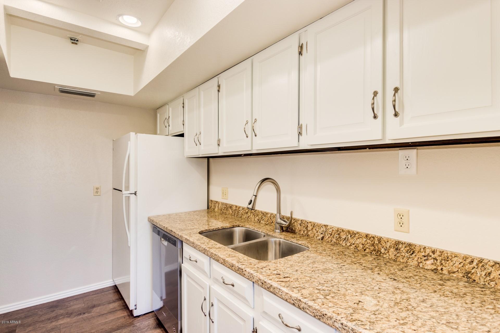 2052 South Rural Road, Unit D Tempe, AZ 85282 - Photo 6 of 13 Kitchen