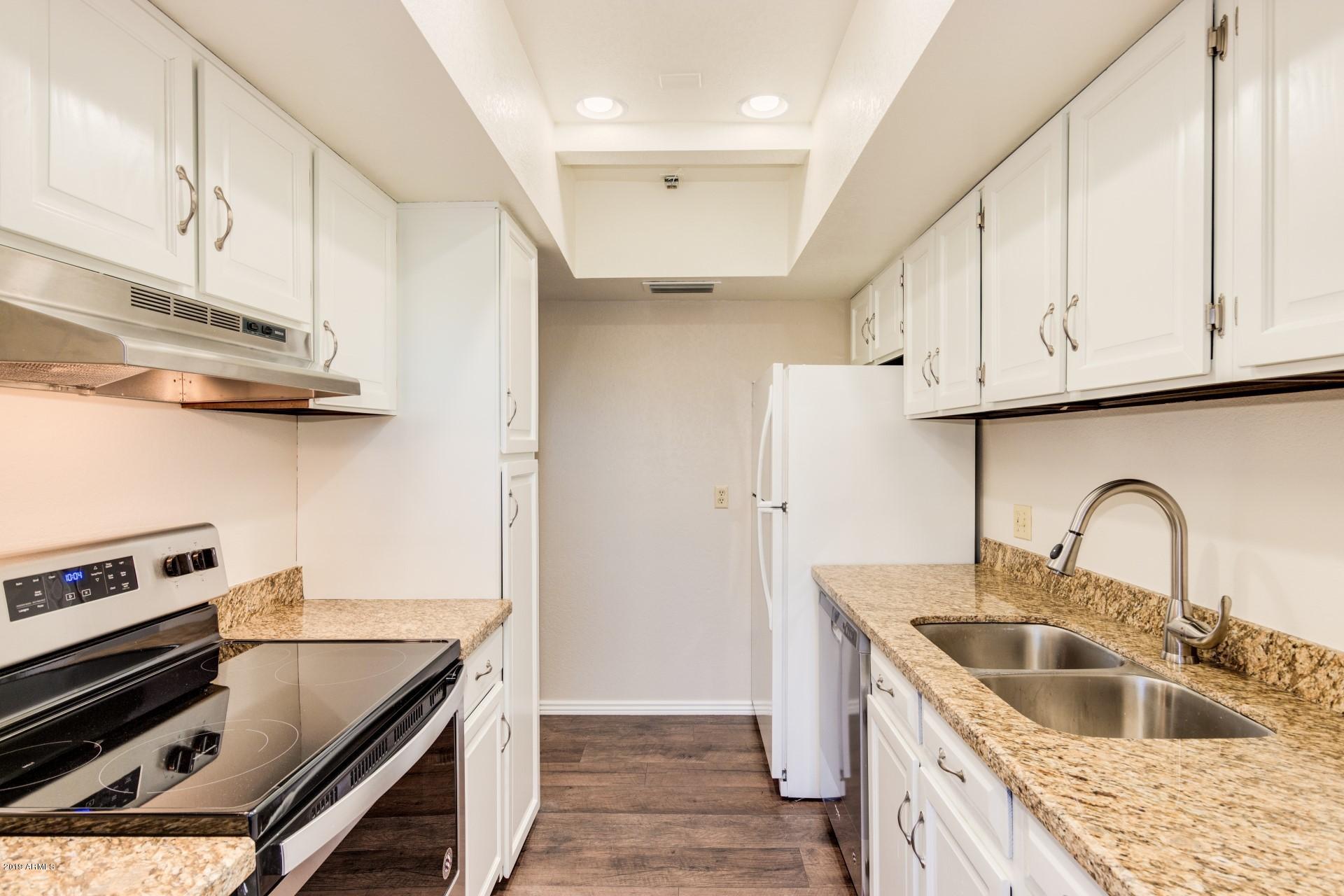 2052 South Rural Road, Unit D Tempe, AZ 85282 - Photo 7 of 13 Kitchen