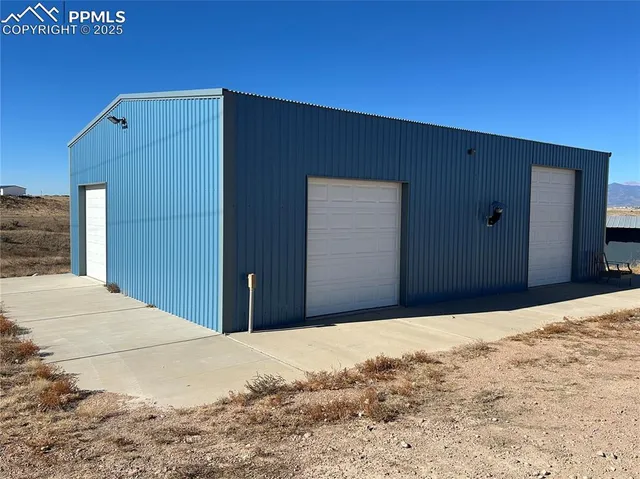 a view of a terrace with sky view