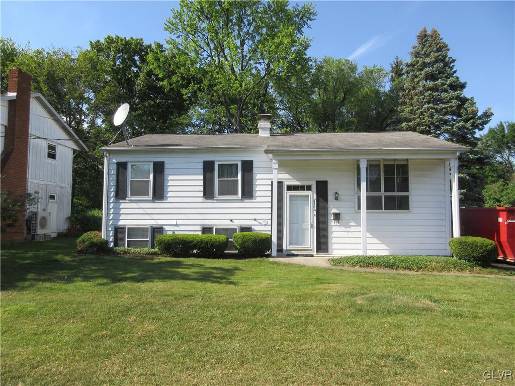 2164 Pinehurst Road Bethlehem, PA 18018 - Photo 2 of 24 Pinehurst Manor Bi-Level