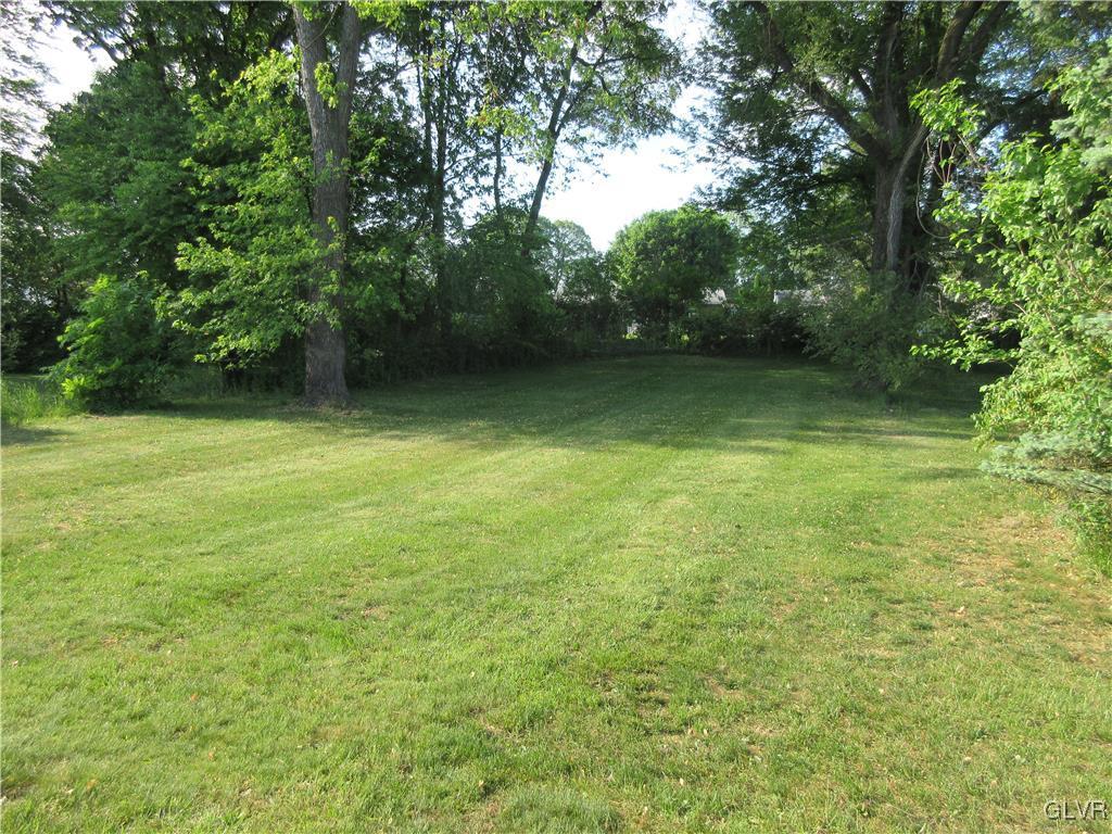 2164 Pinehurst Road Bethlehem, PA 18018 - Photo 4 of 24 Large yard