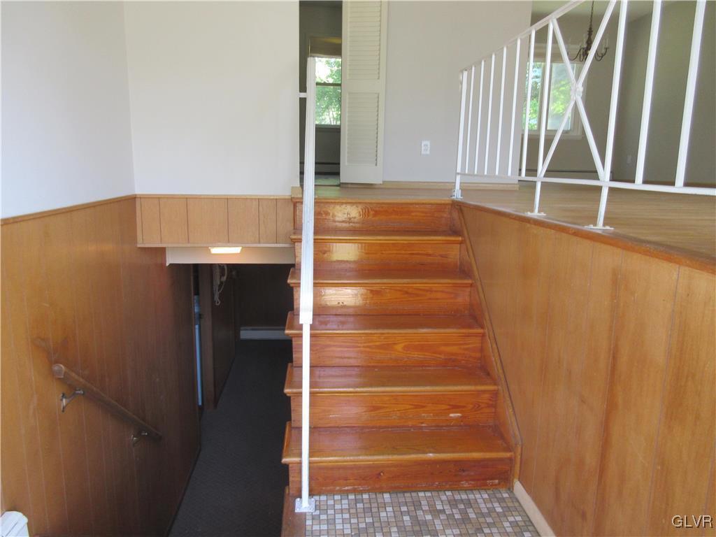 2164 Pinehurst Road Bethlehem, PA 18018 - Photo 5 of 24 Front entrance