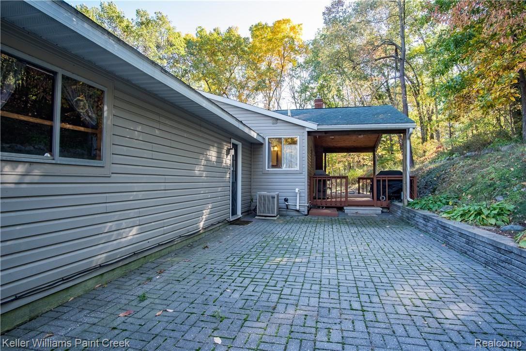 5315 Hickory Ridge Road Holly, MI 48442 - Photo 33 of 41 HickoryRidgeExterior_5315_Back_05.jpg