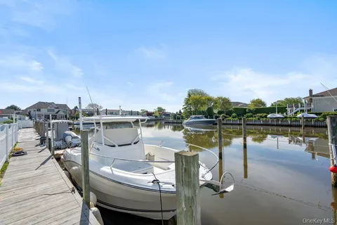 $1,199,999 | 159 Driftwood Drive, West Islip, NY 11795
