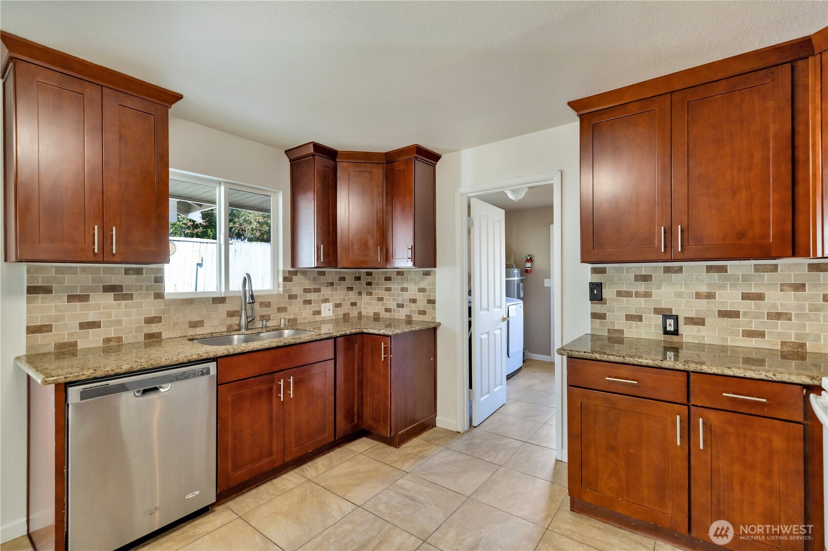 7820 Upper Ridge Road Everett, WA 98203 - Photo 8 of 24