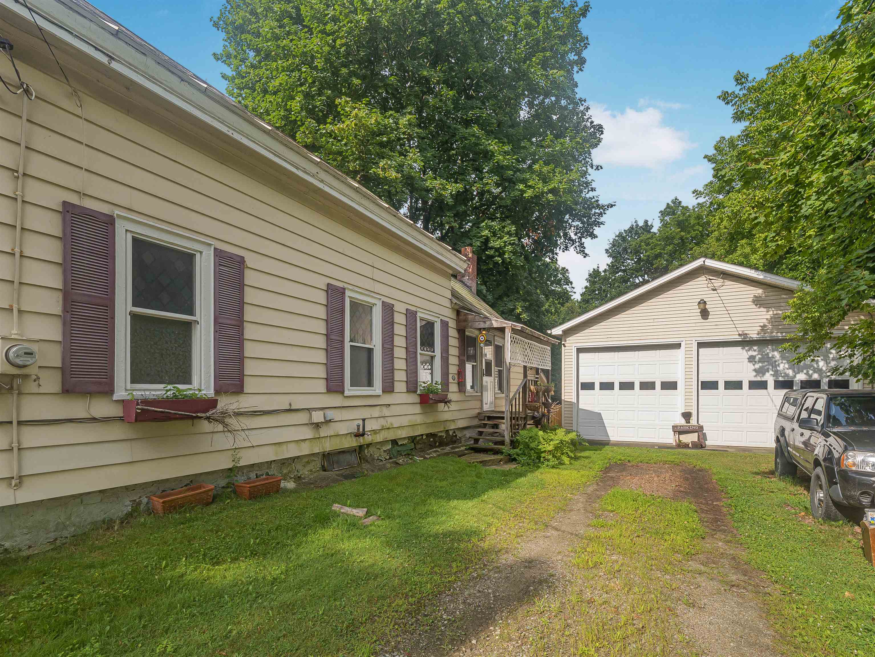 39 Forest Street Rutland, VT 05701 - Photo 2 of 27