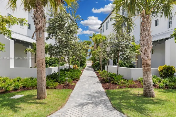 a view of a pathway with house on both side