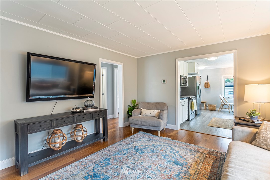 1227 Southwest Myrtle Street Seattle, WA 98106 - Photo 2 of 25 Gallery Image 2