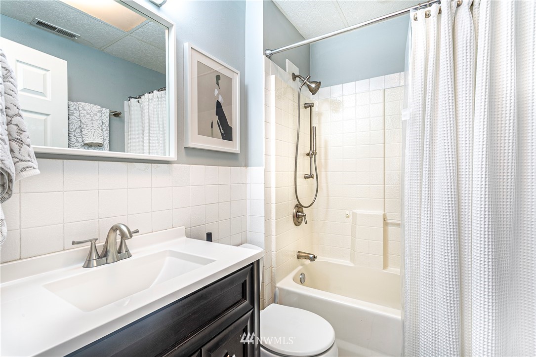 1227 Southwest Myrtle Street Seattle, WA 98106 - Photo 11 of 25 Gallery Image 11