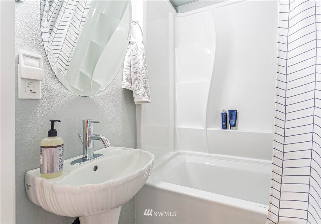 1227 Southwest Myrtle Street Seattle, WA 98106 - Photo 18 of 25 Gallery Image 18