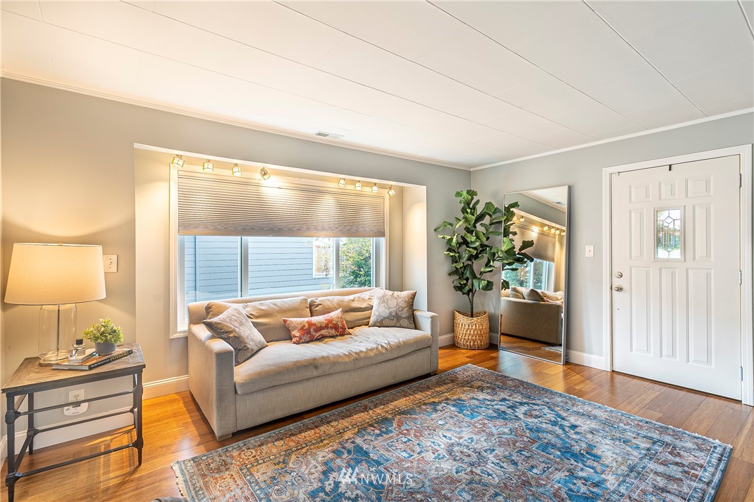 1227 Southwest Myrtle Street Seattle, WA 98106 - Photo 4 of 25 Gallery Image 4