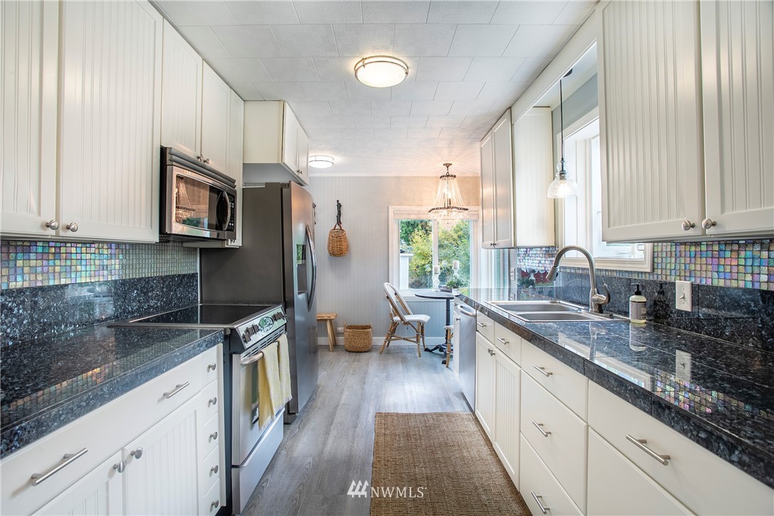 1227 Southwest Myrtle Street Seattle, WA 98106 - Photo 5 of 25 Gallery Image 5