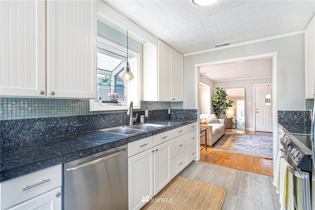 1227 Southwest Myrtle Street Seattle, WA 98106 - Photo 6 of 25 Gallery Image 6