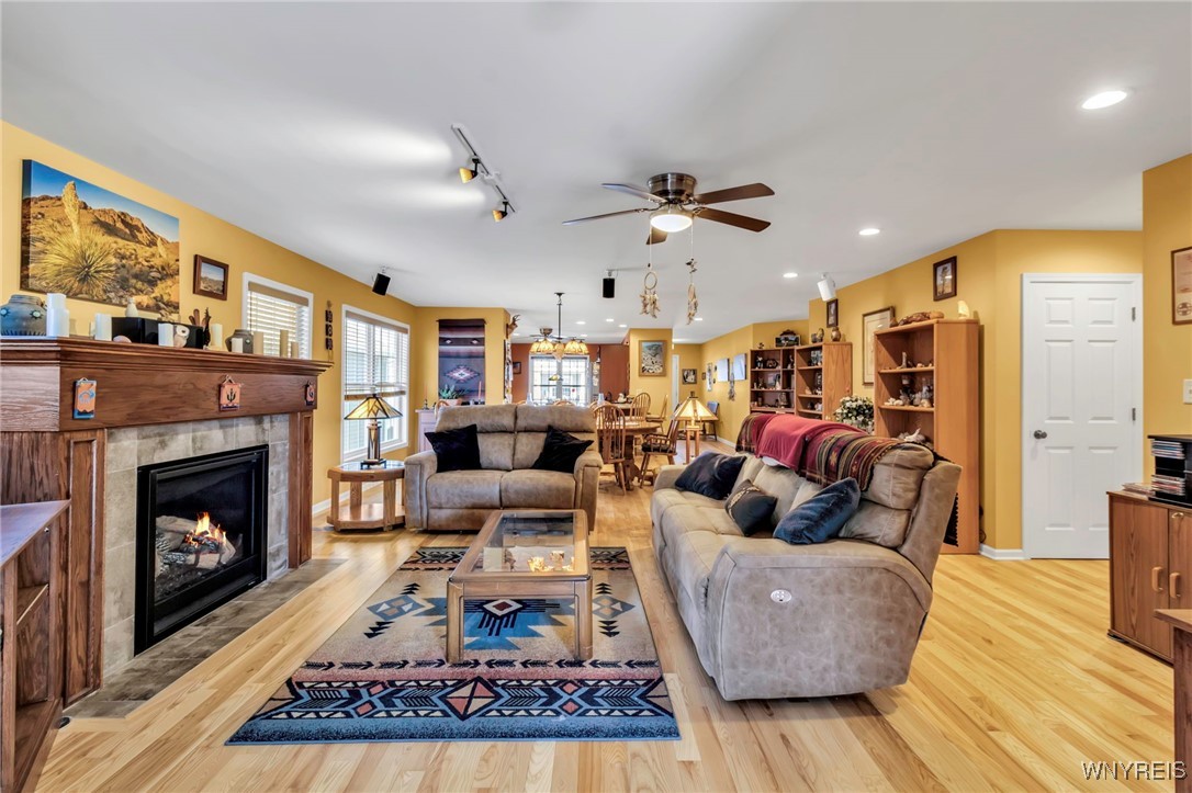 30 Sedge Lancaster, NY 14086 - Photo 6 of 37 Custom gas fireplace