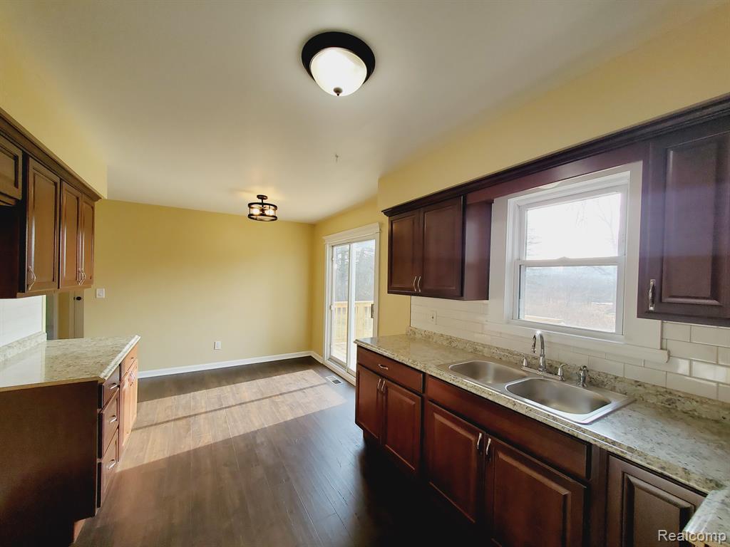 1121 West Cook Road Grand Blanc, MI 48439 - Photo 15 of 47
