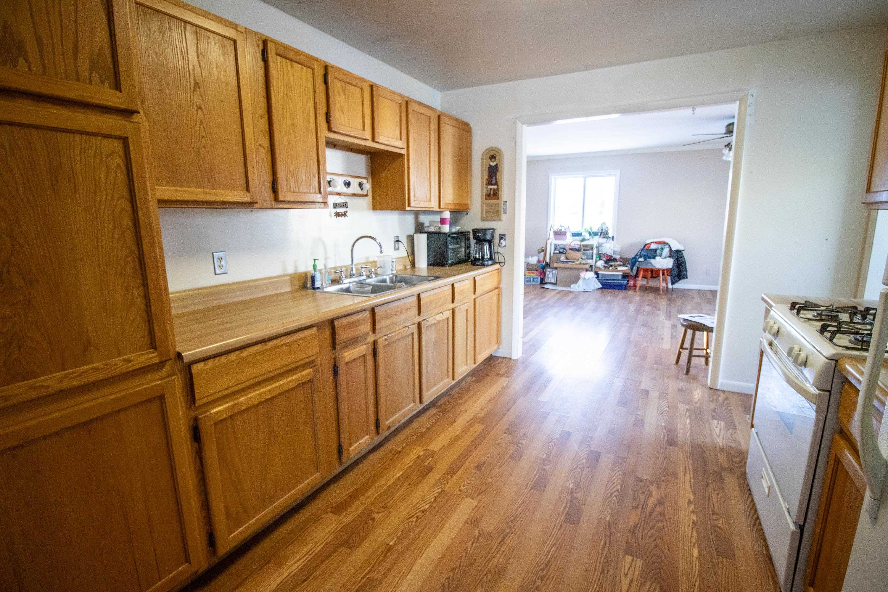 938 State Fenton, MI 48430 - Photo 6 of 39 50131678-69781241-18f0-4005-be3b-d04215c075f9.JPG