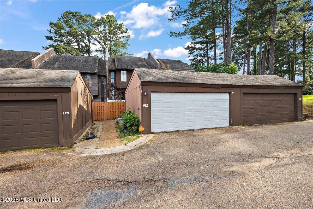 1255 East County Line Road, Unit L7 Jackson, MS 39211 - Photo 3 of 29 01-GHTP_4627