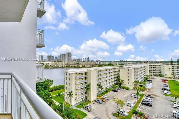 $2,999 | 18041 Biscayne Boulevard, Unit 801, Aventura, FL 33160