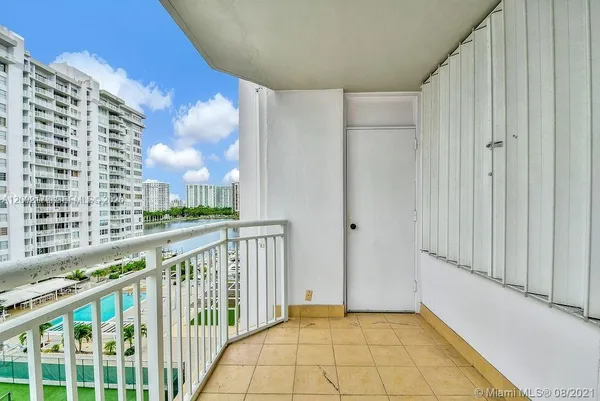 $2,999 | 18041 Biscayne Boulevard, Unit 801, Aventura, FL 33160
