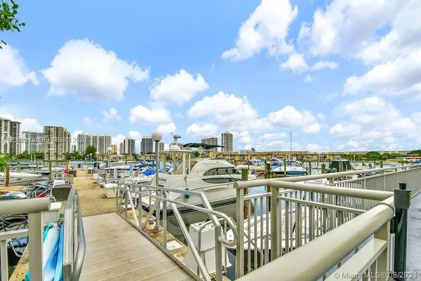 $2,999 | 18041 Biscayne Boulevard, Unit 801, Aventura, FL 33160