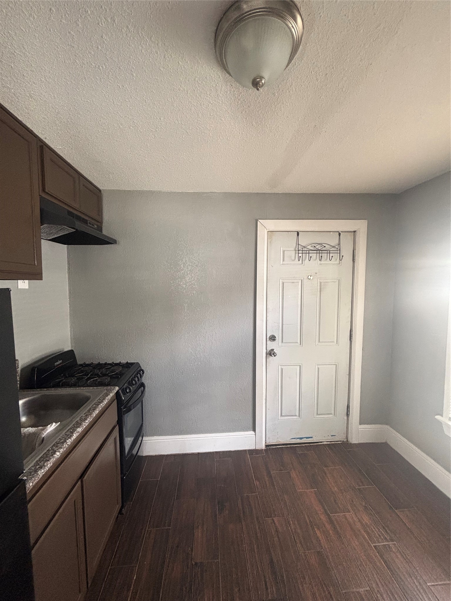 7910 Ford Street Houston, TX 77012 - Photo 5 of 7
