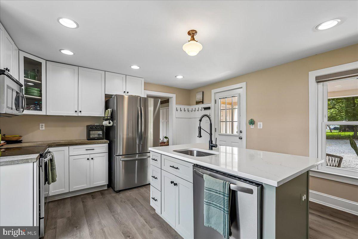 43655 Hay Road Ashburn, VA 20147 - Photo 24 of 68 Kitchen w/Center Island, SS Appliances