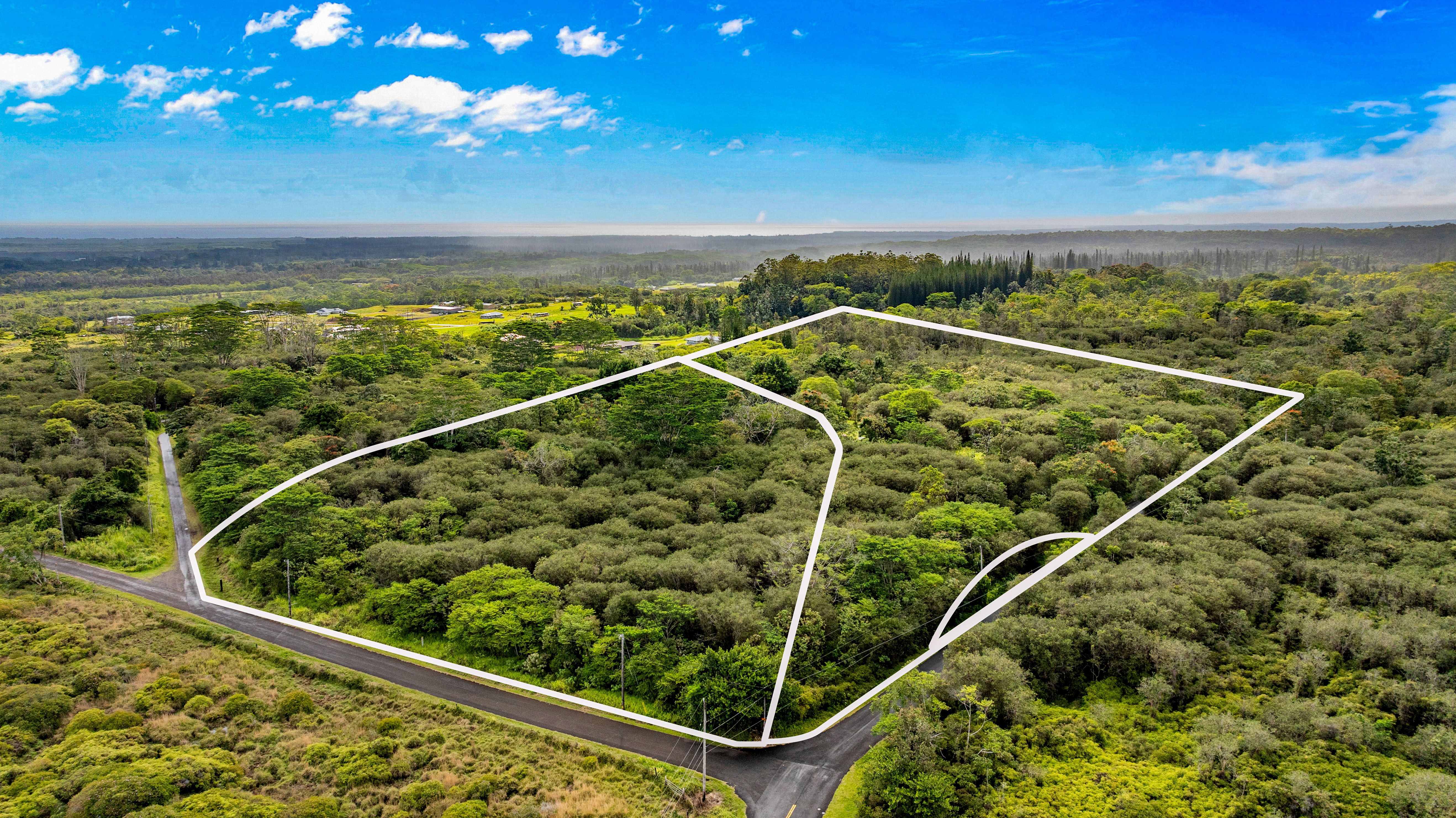 4 Ainalako Road Hilo, HI 96720 - Photo 3 of 18 a view of a balcony with lawn chairs