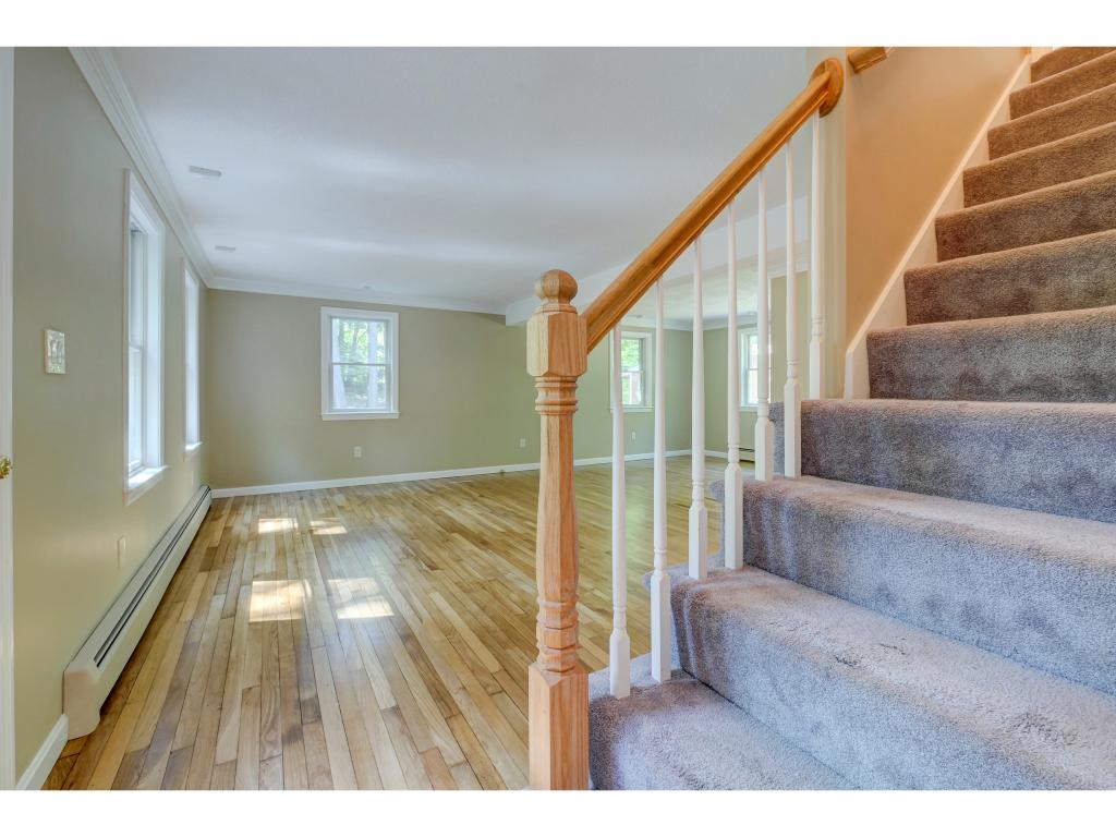 5 Randy Lane Raymond, NH 03077 - Photo 3 of 29