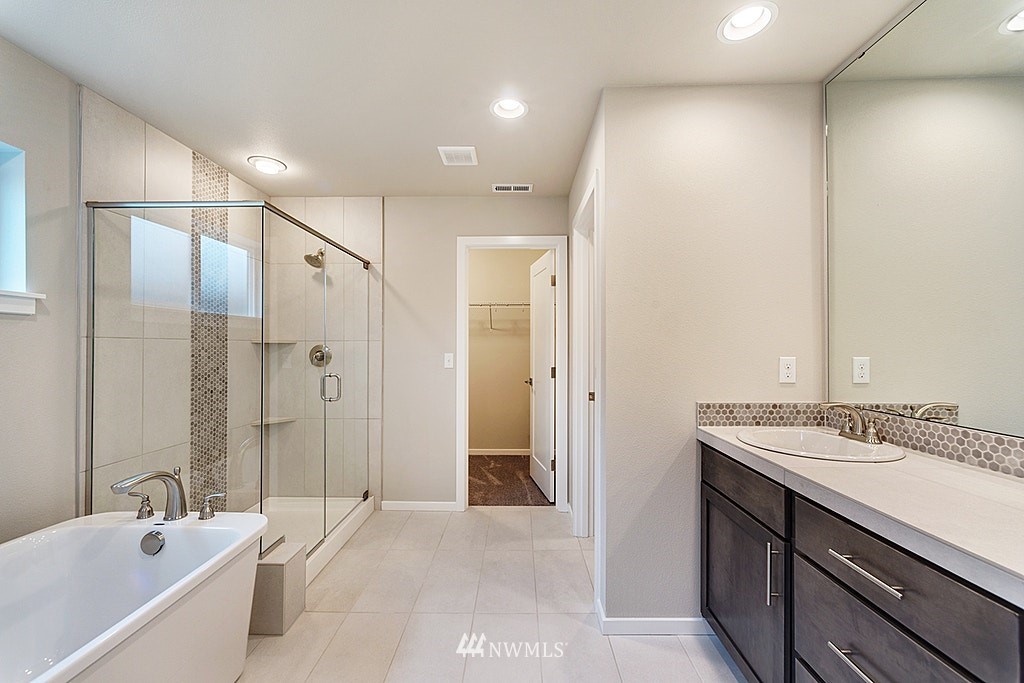 130 180th Place Southwest, Unit CT 03 Bothell, WA 98012 - Photo 12 of 20 a spacious bathroom with a tub sink shower and mirror