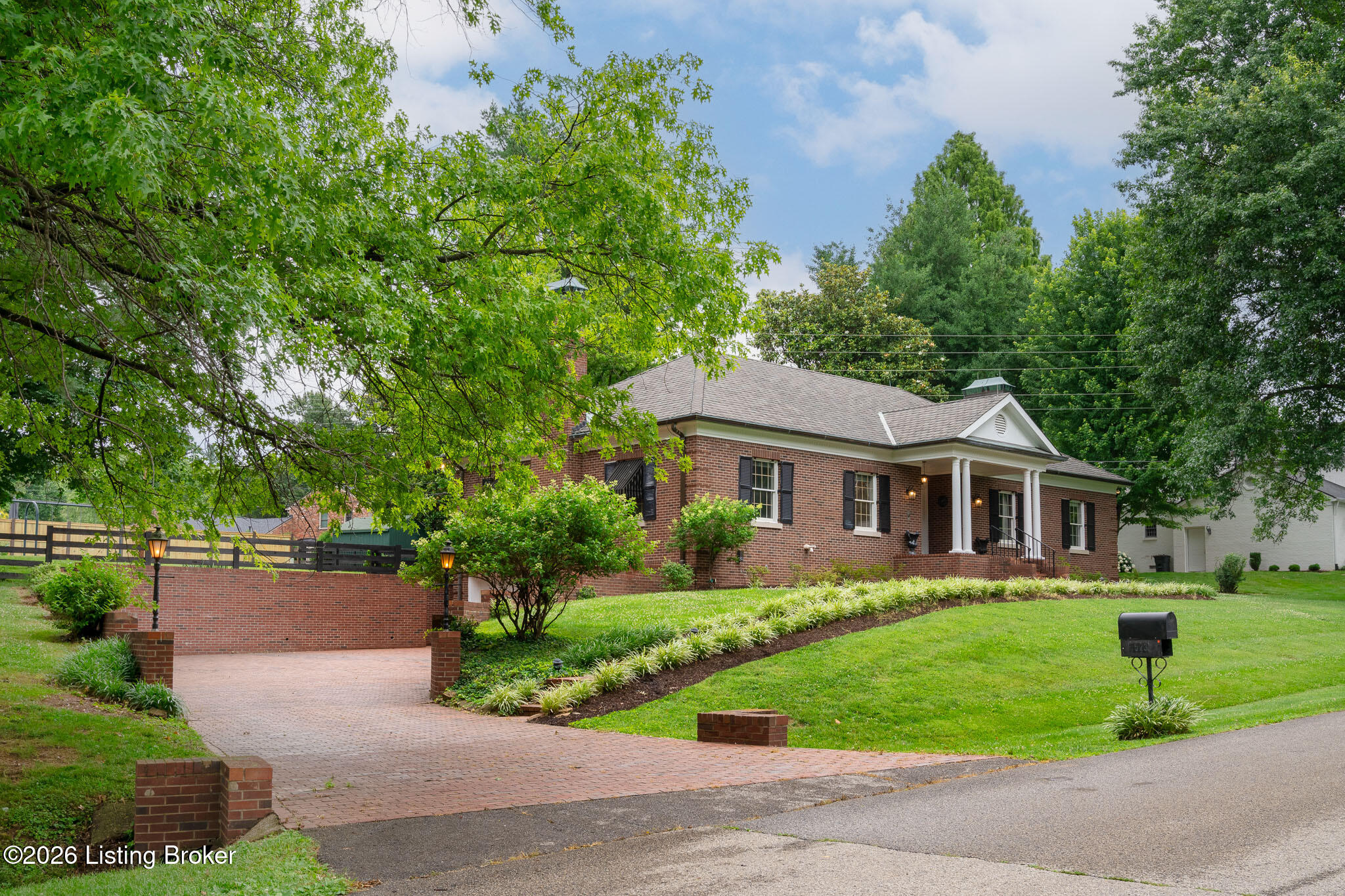 05-Iconic curb appeal