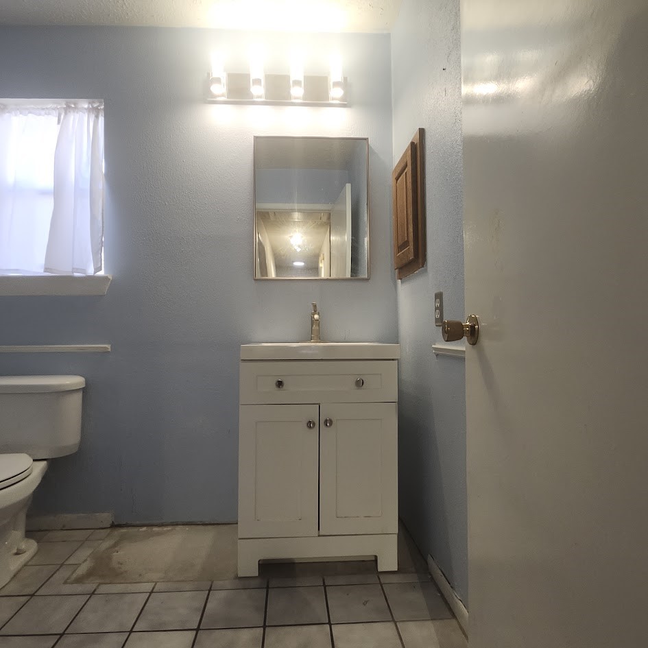 6443 Allerton Street Houston, TX 77084 - Photo 11 of 18 Secondary bathroom